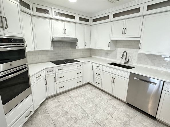 2001 Marina Dr 211, Quincy MA 02171