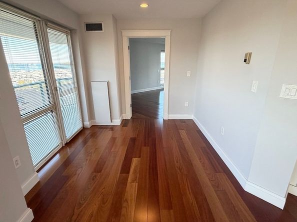 2001 Marina Dr 211, Quincy MA 02171