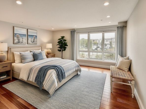 2001 Marina Dr 211, Quincy MA 02171