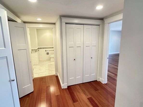 2001 Marina Dr 211, Quincy MA 02171
