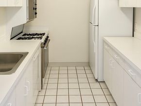 77 Pond Ave 1103, Brookline MA 02445