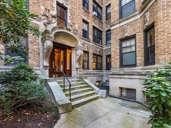 116 Riverway St 14, Boston MA 02215