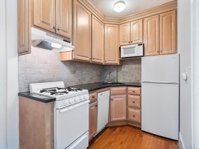 116 Riverway St 14, Boston MA 02215