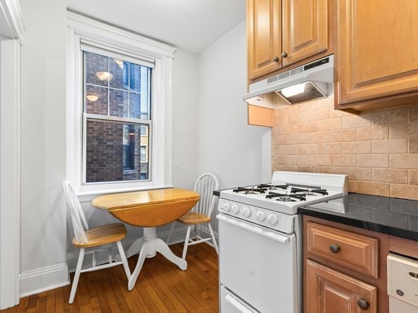 116 Riverway St 14, Boston MA 02215