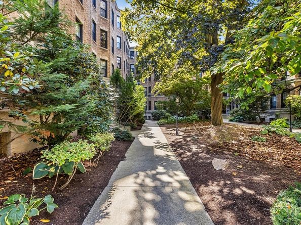 116 Riverway St 14, Boston MA 02215