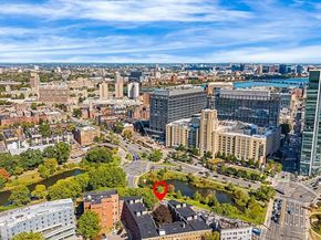 116 Riverway St 14, Boston MA 02215