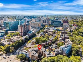 116 Riverway St 14, Boston MA 02215