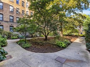 116 Riverway St 14, Boston MA 02215