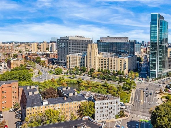 116 Riverway St 14, Boston MA 02215