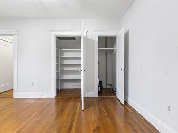 116 Riverway St 14, Boston MA 02215
