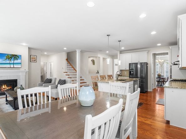 194 Stonehaven Dr, Weymouth MA 02190