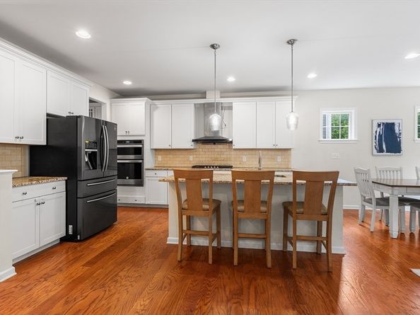 194 Stonehaven Dr, Weymouth MA 02190