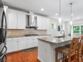 194 Stonehaven Dr, Weymouth MA 02190