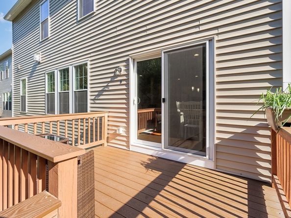 194 Stonehaven Dr, Weymouth MA 02190