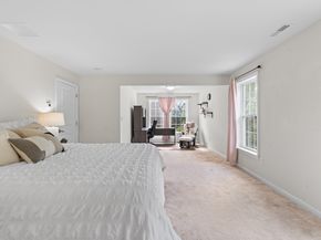 194 Stonehaven Dr, Weymouth MA 02190