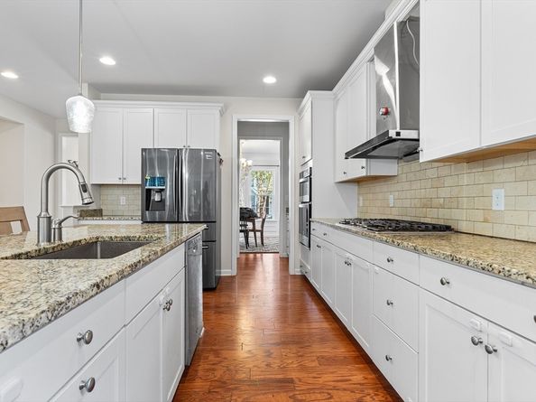 194 Stonehaven Dr, Weymouth MA 02190