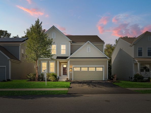194 Stonehaven Dr, Weymouth MA 02190