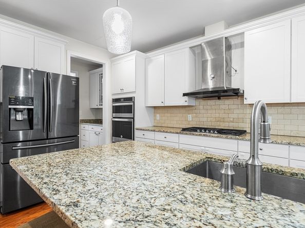 194 Stonehaven Dr, Weymouth MA 02190