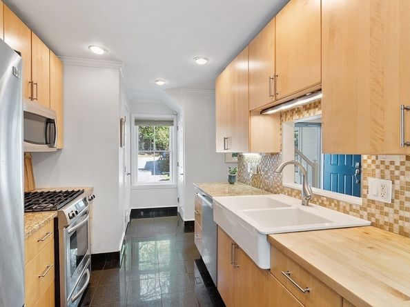 36 Indian Camp Lane D, Lincoln MA 01773