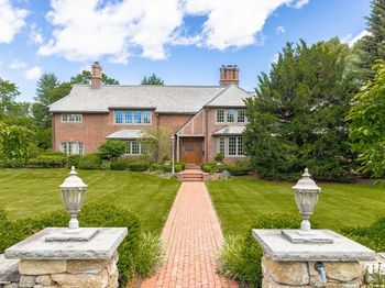 245 Woodward St