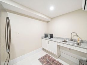 76 Court St 4, Plymouth MA 02360