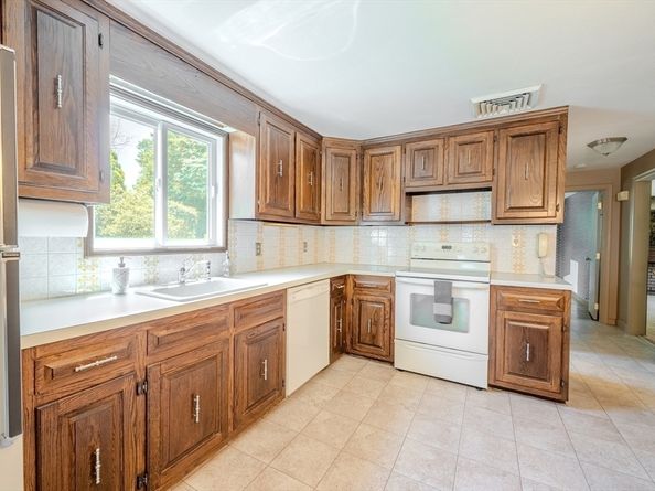 2 Otis St, Woburn MA 01801