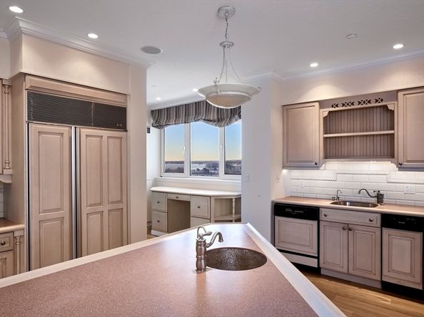 1001 Marina Dr 801, Quincy MA 02171