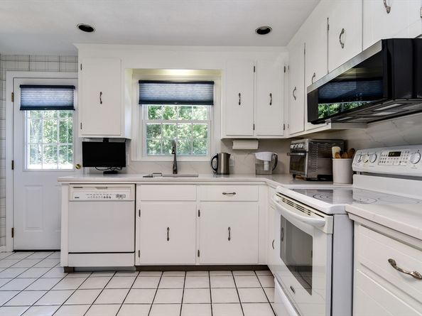 18 Lomas Drive, Framingham MA 01701