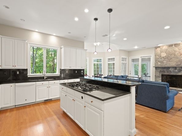 2 New Meadow Lane, Topsfield MA 01983