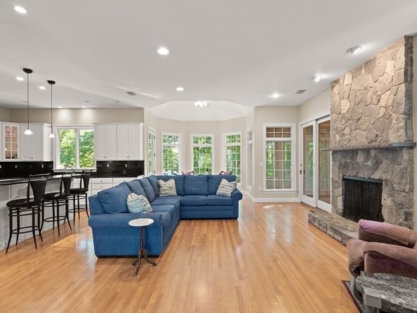 2 New Meadow Lane, Topsfield MA 01983
