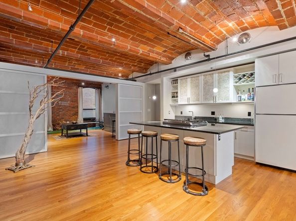 121-123 Beach St 303, Boston MA 02111