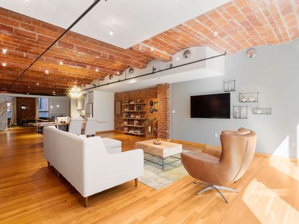 121-123 Beach St 303, Boston MA 02111