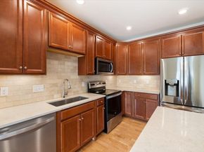 1102 Peters Farm Way 102, Westborough MA 01581
