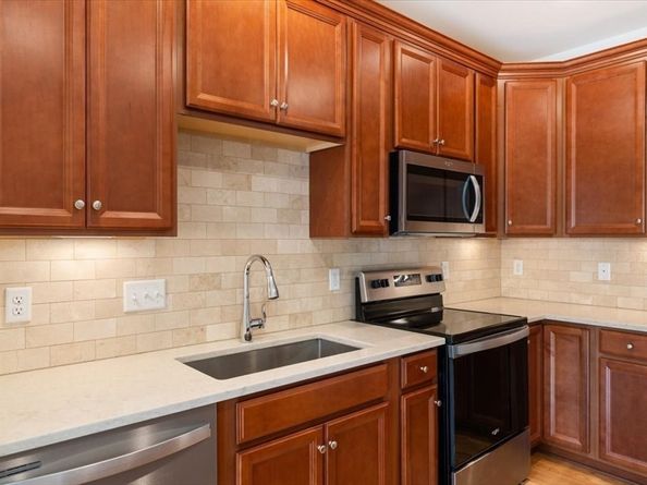1102 Peters Farm Way 102, Westborough MA 01581