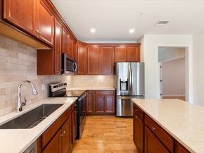 1102 Peters Farm Way 102, Westborough MA 01581