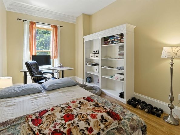 37 Bay State Rd 4, Boston MA 02215