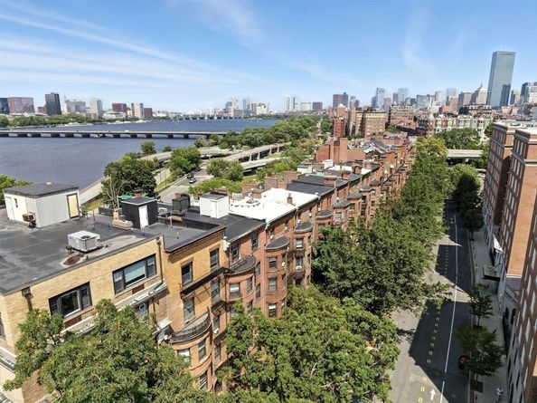 37 Bay State Rd 4, Boston MA 02215