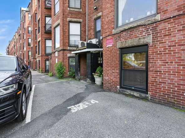 37 Bay State Rd 4, Boston MA 02215