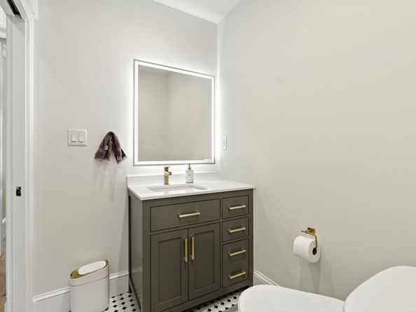 37 Bay State Rd 4, Boston MA 02215