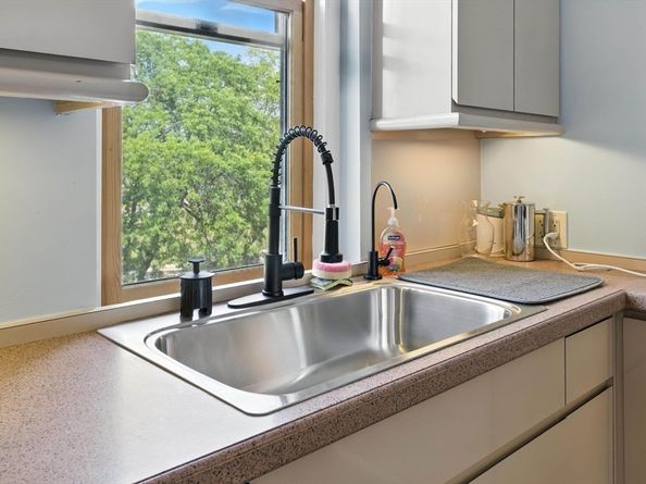 37 Bay State Rd 4, Boston MA 02215