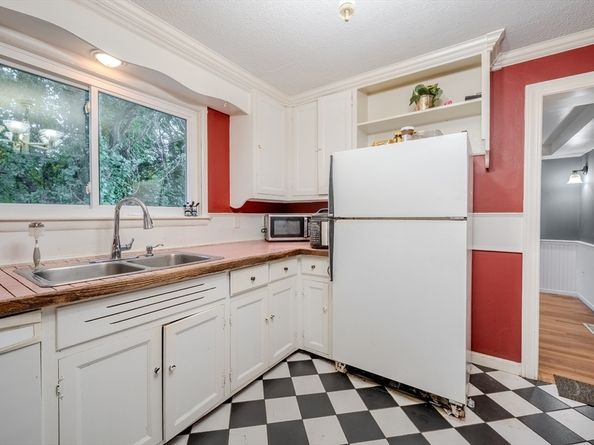 146 Acton Rd, Chelmsford MA 01824