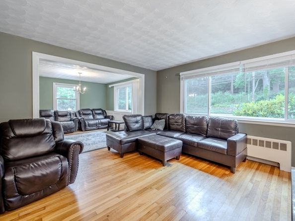 146 Acton Rd, Chelmsford MA 01824