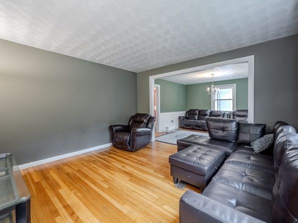 146 Acton Rd, Chelmsford MA 01824