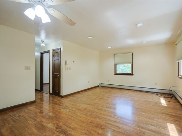 15 Northwest Rd, Spencer MA 01562