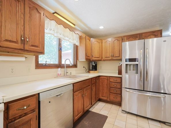 15 Northwest Rd, Spencer MA 01562