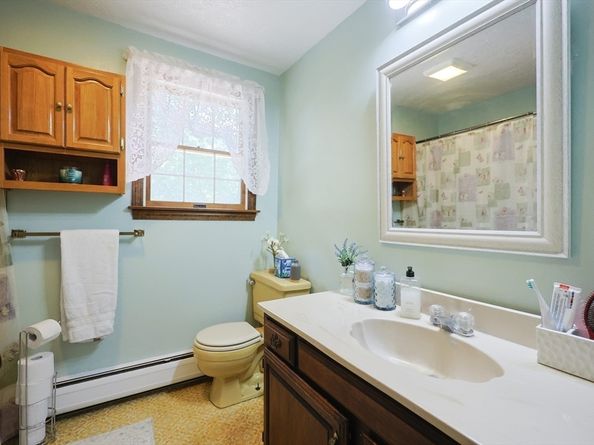 15 Northwest Rd, Spencer MA 01562
