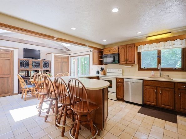 15 Northwest Rd, Spencer MA 01562