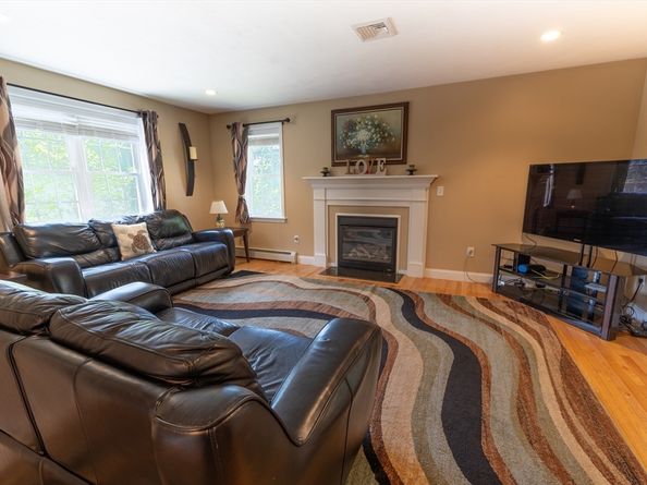 208 Sunset Dr, Charlton MA 01507