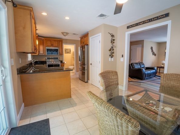 208 Sunset Dr, Charlton MA 01507