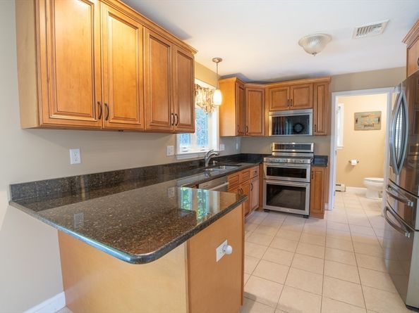 208 Sunset Dr, Charlton MA 01507